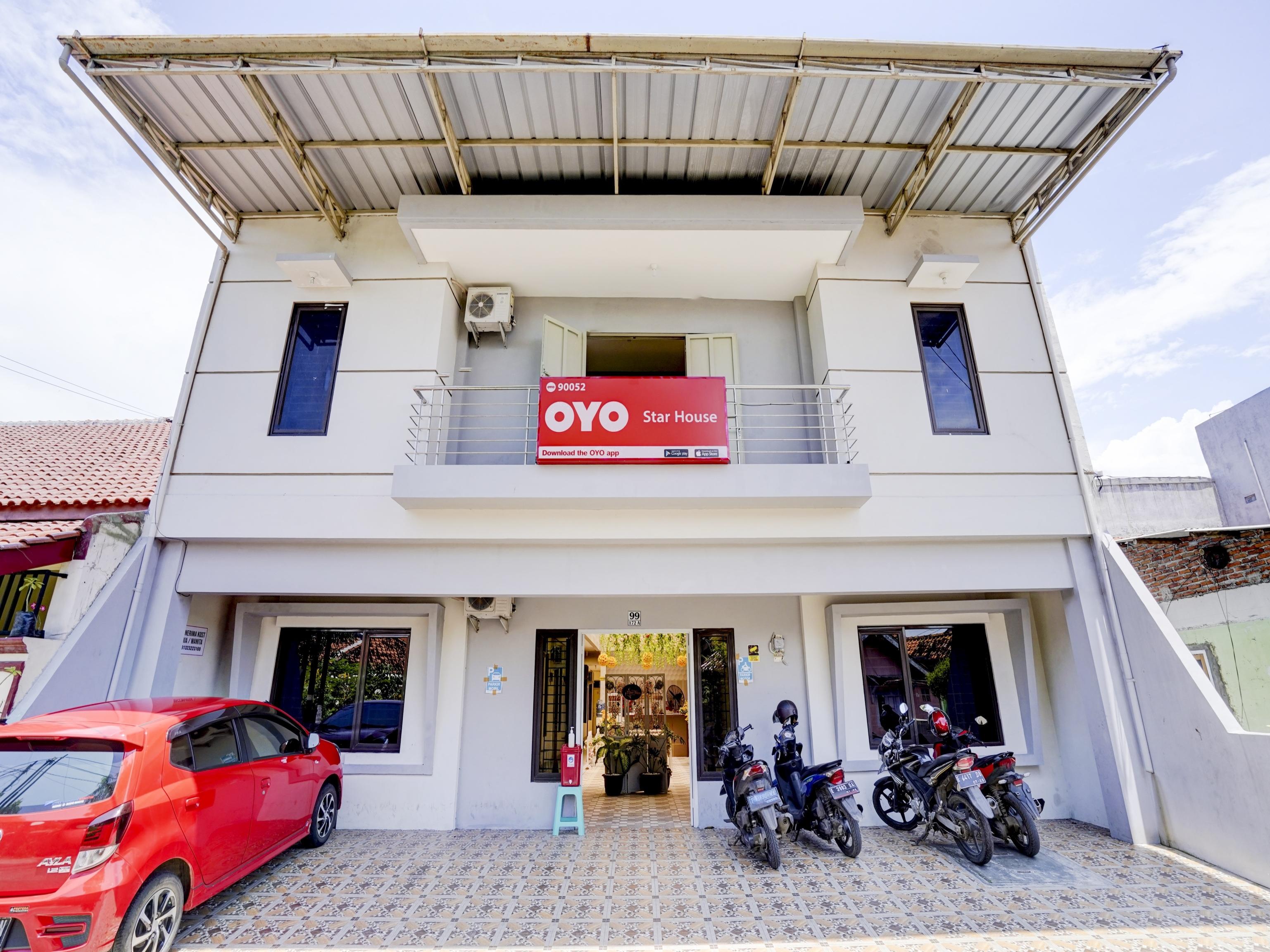 Отель Oyo 90052 Star House Чиребон Экстерьер фото